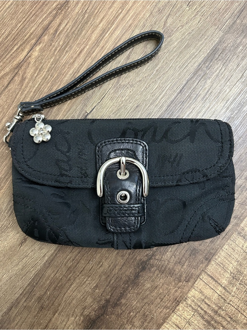 Rare Vintage Coach SoHo Script Signature Wristlet Black Buckle Flower Charm
